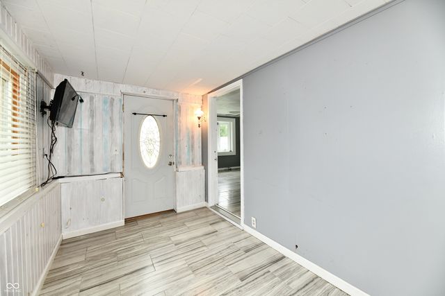 28 W 38th Street, Anderson, IN 46013
