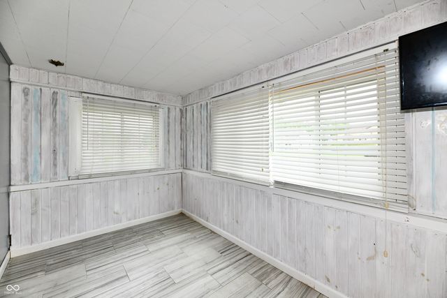28 W 38th Street, Anderson, IN 46013