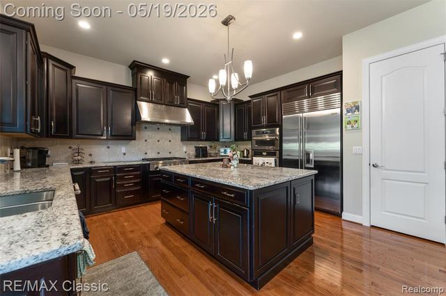 24597 Nepavine Drive, Novi, MI 48374