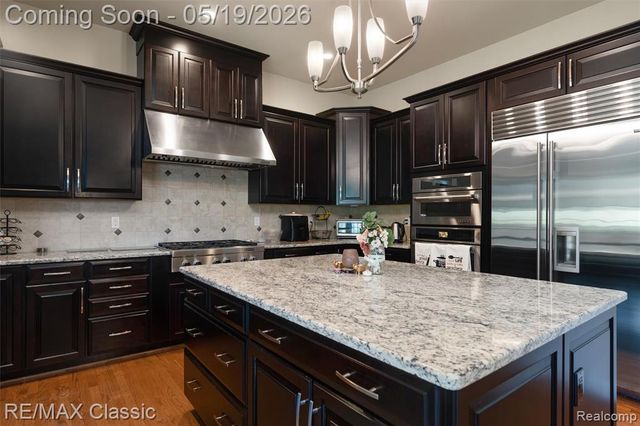 24597 Nepavine Drive, Novi, MI 48374