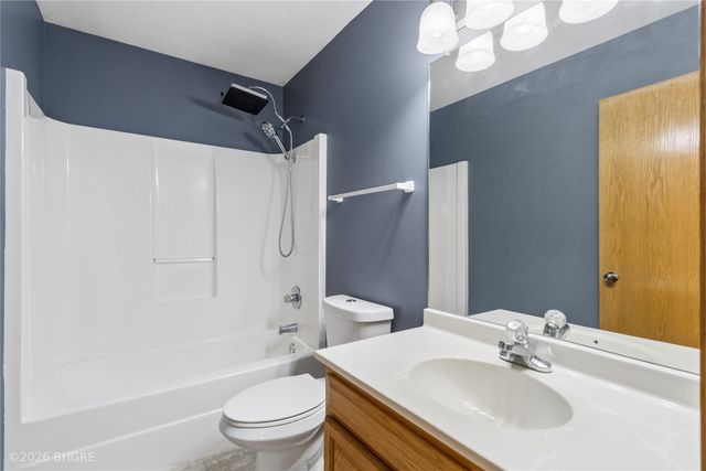 2726 Fayrdale Drive, Des Moines, IA 50320