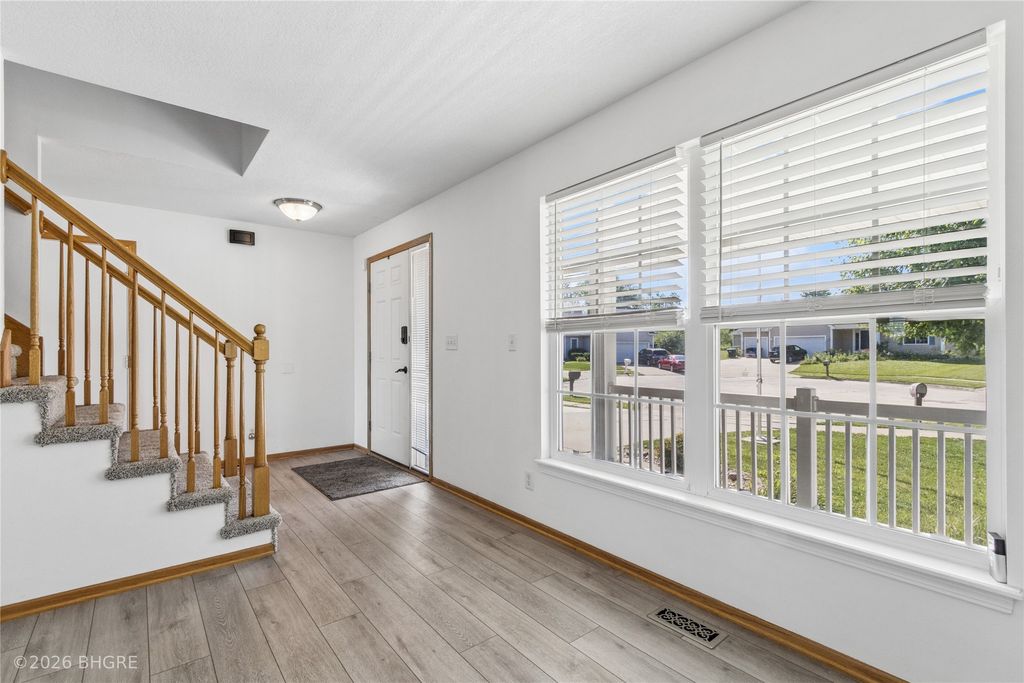 2726 Fayrdale Drive, Des Moines, IA 50320