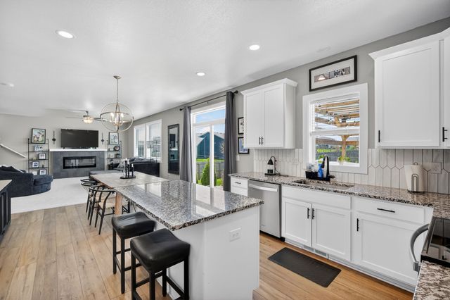 1404 Timberview Drive, Adel, IA 50003