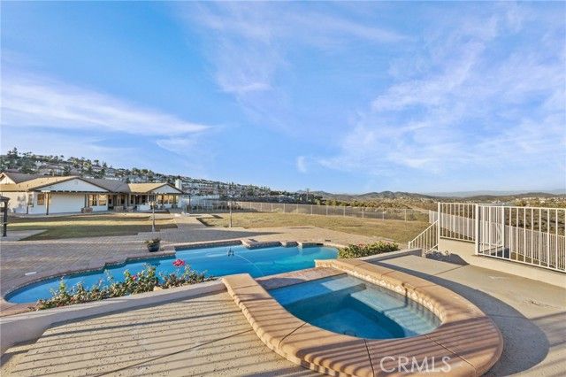 101 Via De La Valle, Lake Elsinore, CA 92532