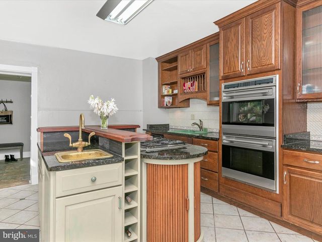 11 SOUTH ST W, Frederick, MD 21701