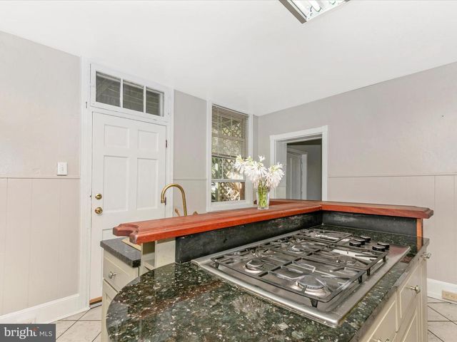 11 SOUTH ST W, Frederick, MD 21701