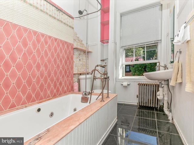 11 SOUTH ST W, Frederick, MD 21701