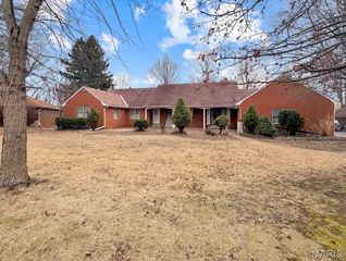 24 Weinel Drive, Fairview Heights, IL 62208