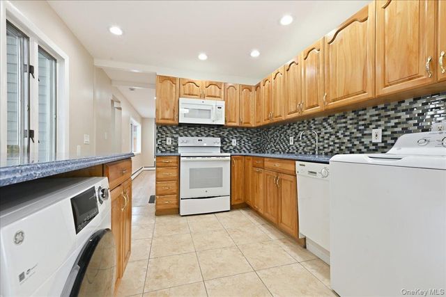 14 Crest Lane, Levittown, NY 11756