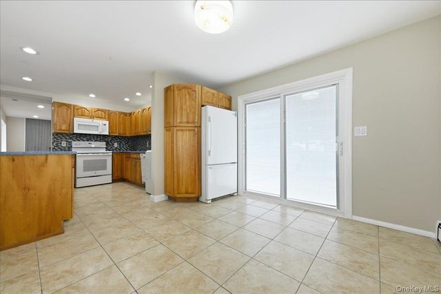 14 Crest Lane, Levittown, NY 11756