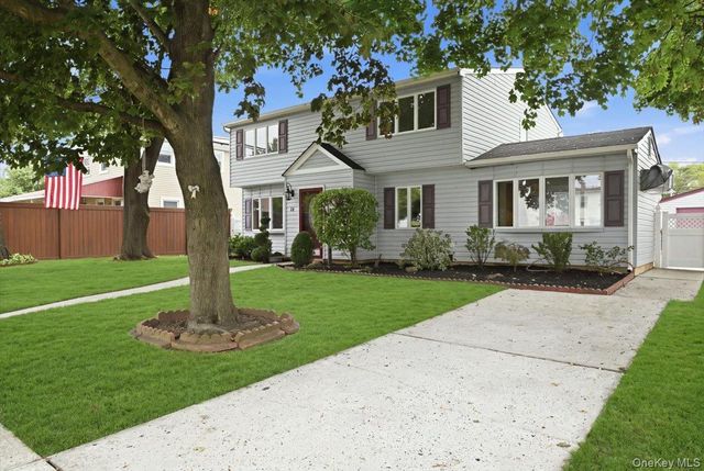 14 Crest Lane, Levittown, NY 11756