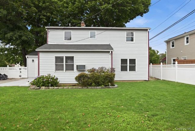 14 Crest Lane, Levittown, NY 11756