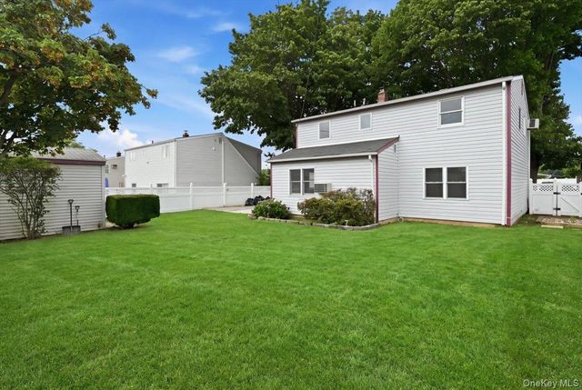 14 Crest Lane, Levittown, NY 11756