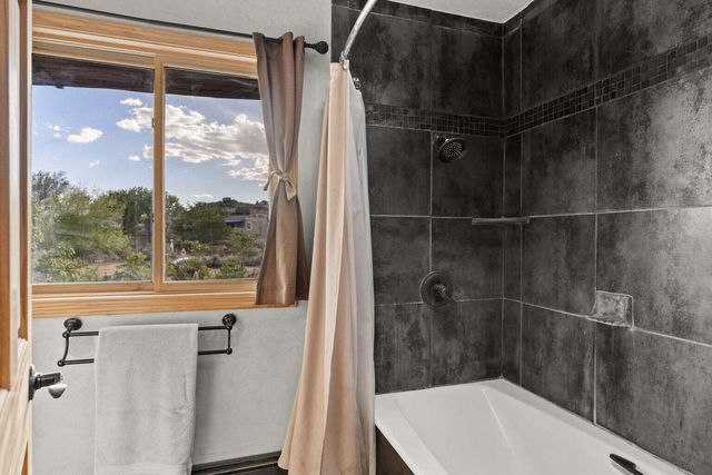 416 Camino Arco Iris, Corrales, NM 87048