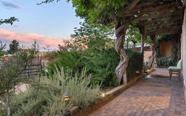 416 Camino Arco Iris, Corrales, NM 87048