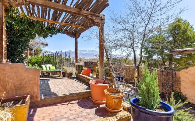 416 Camino Arco Iris, Corrales, NM 87048