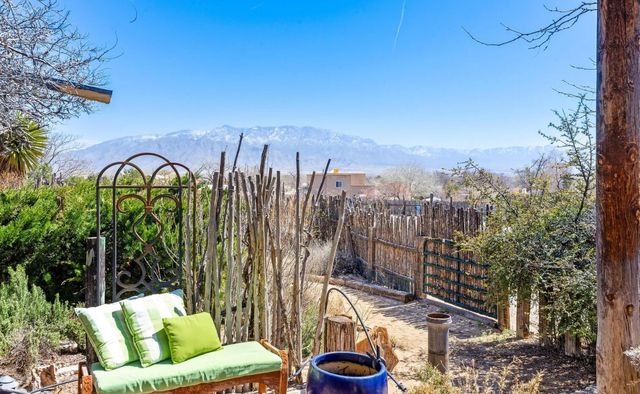 416 Camino Arco Iris, Corrales, NM 87048