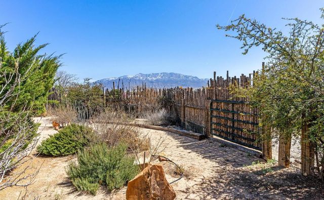 416 Camino Arco Iris, Corrales, NM 87048