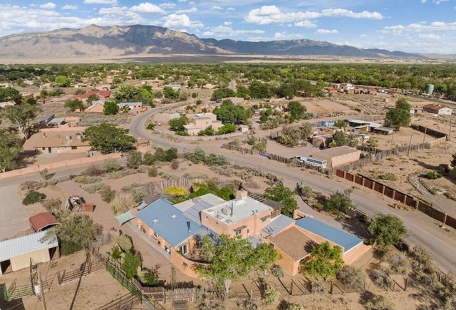 416 Camino Arco Iris, Corrales, NM 87048