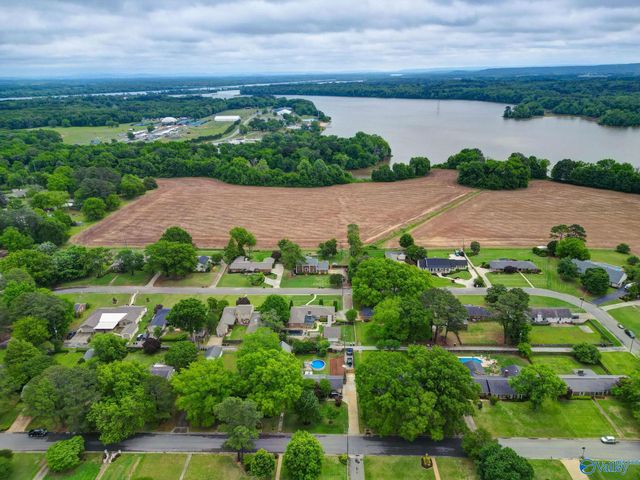 2212 Fleetwood Drive SE, Decatur, AL 35601