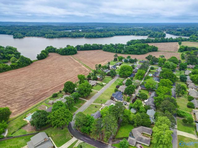 2212 Fleetwood Drive SE, Decatur, AL 35601