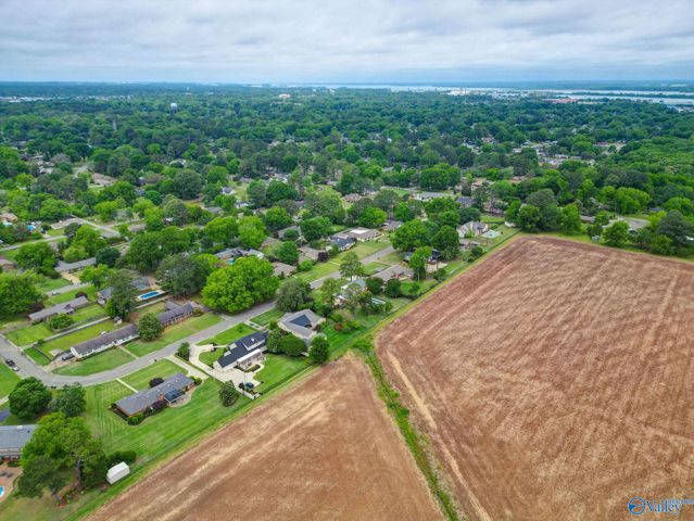 2212 Fleetwood Drive SE, Decatur, AL 35601