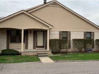 31421 Oak Tree Court 204, Warren, MI 48093