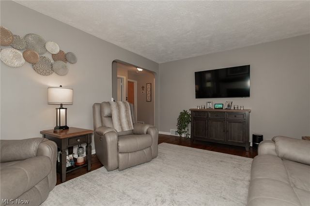 281 E 286th Street, Willowick, OH 44095