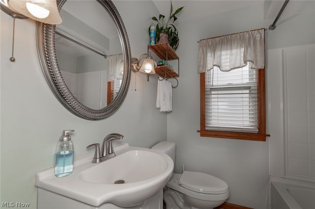 281 E 286th Street, Willowick, OH 44095