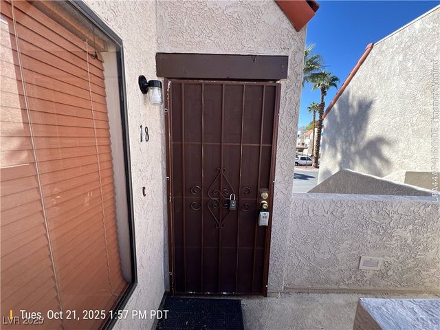 4360 Gannet Circle 18, Las Vegas, NV 89103