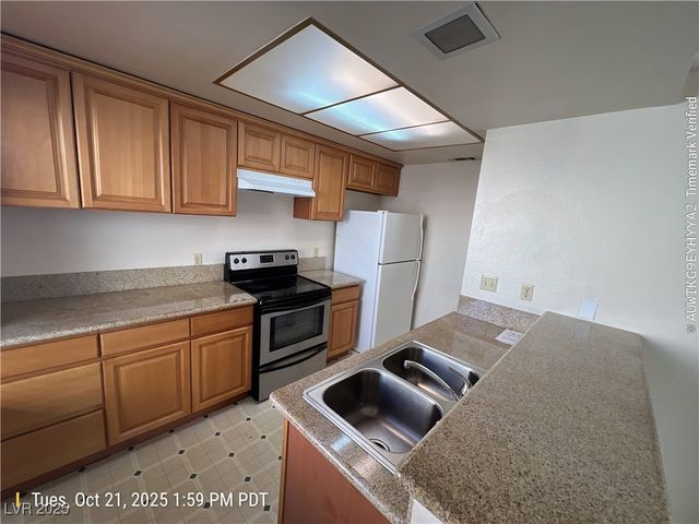 4360 Gannet Circle 18, Las Vegas, NV 89103