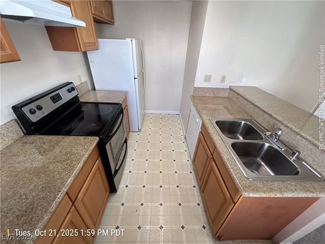 4360 Gannet Circle 18, Las Vegas, NV 89103