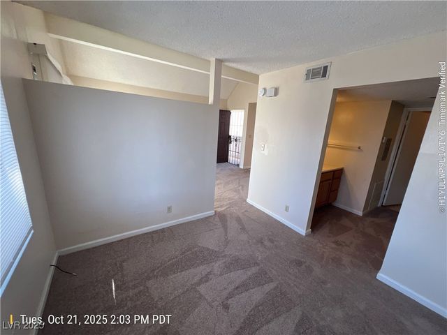 4360 Gannet Circle 18, Las Vegas, NV 89103