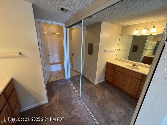 4360 Gannet Circle 18, Las Vegas, NV 89103