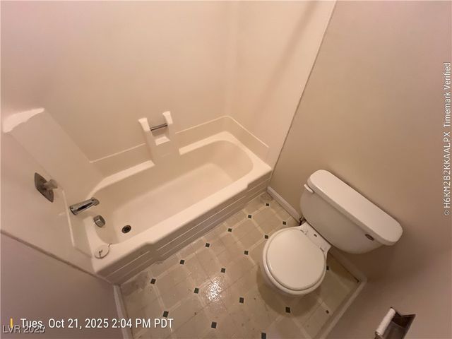 4360 Gannet Circle 18, Las Vegas, NV 89103