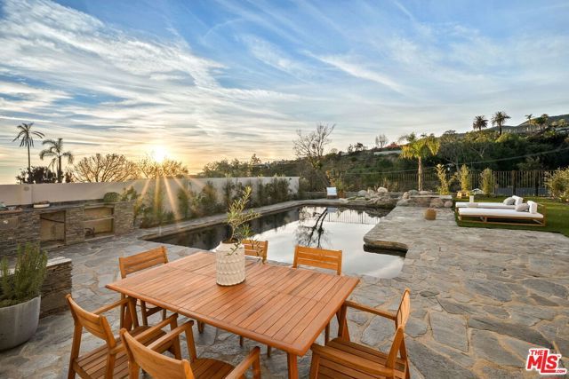 735 Lachman Lane, Pacific Palisades (los Angeles), CA 90272