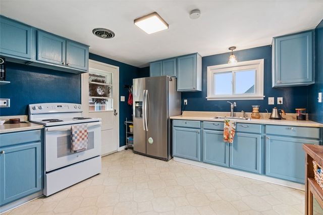 1601 Theater St, Unity Twp, PA 15650