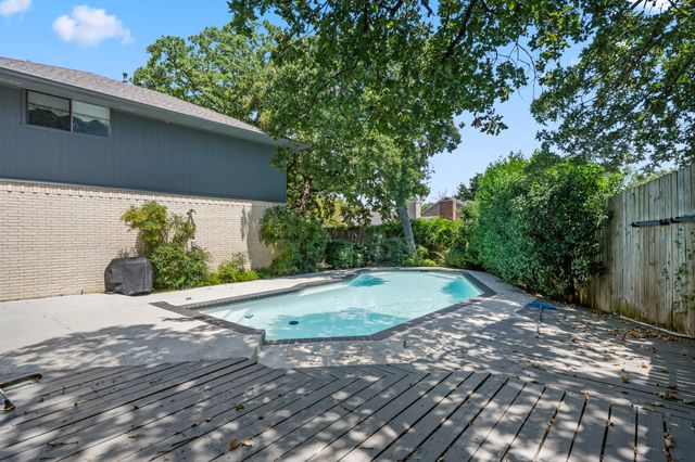 2201 Adams Drive, Arlington, TX 76011