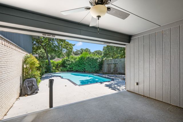 2201 Adams Drive, Arlington, TX 76011
