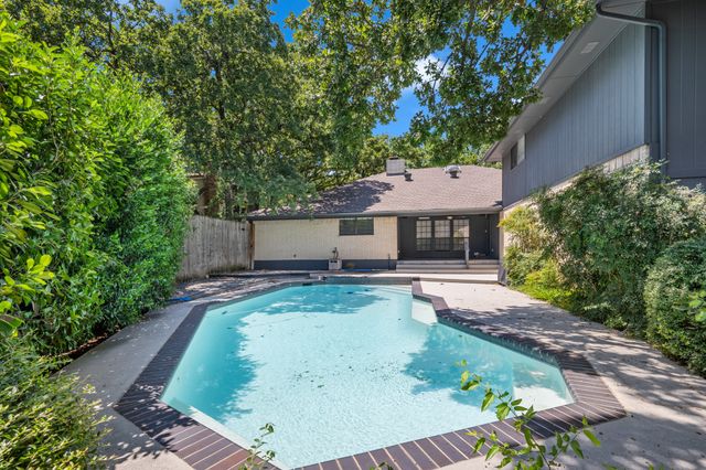 2201 Adams Drive, Arlington, TX 76011