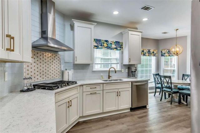 624 Lantern Park Lane, Scottdale, GA 30079