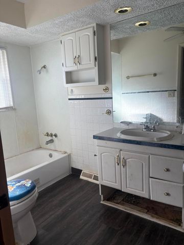 1288-1292 E 19th Avenue, Columbus, OH 43211