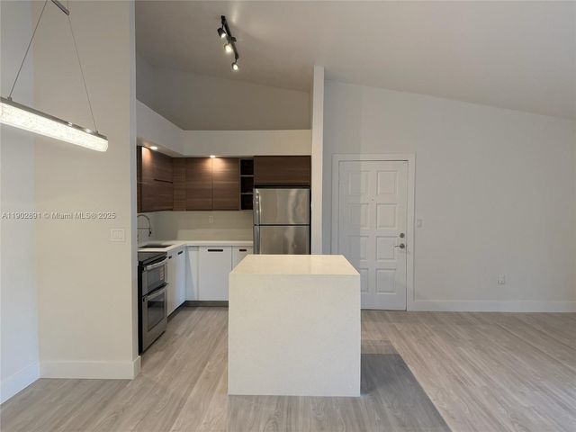 4990 NW 102nd Ave 201-2, Doral, FL 33178