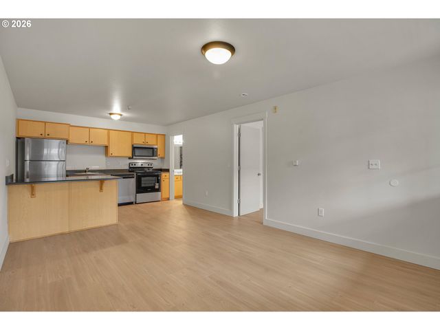 9837 Ne IRVING St 312, Portland, OR 97220