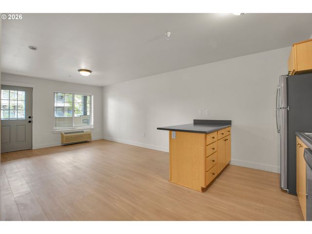 9837 Ne IRVING St 312, Portland, OR 97220