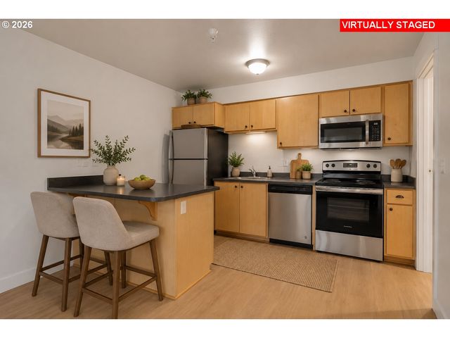 9837 Ne IRVING St 312, Portland, OR 97220