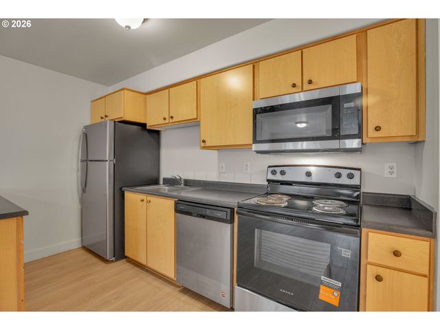 9837 Ne IRVING St 312, Portland, OR 97220