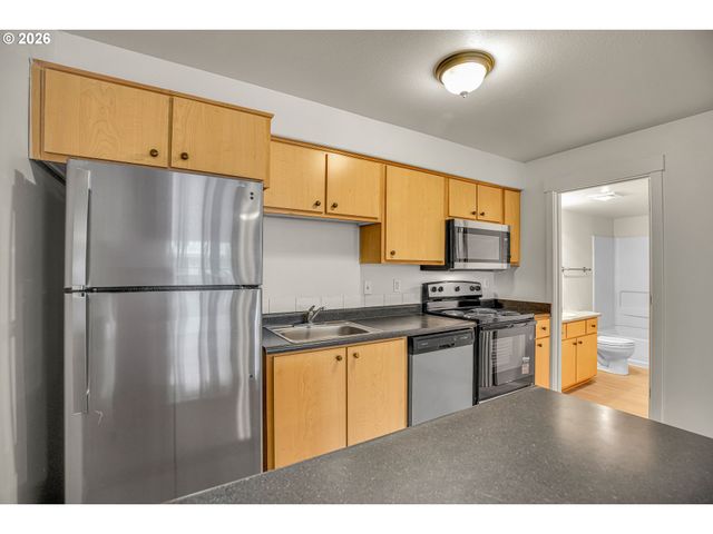 9837 Ne IRVING St 312, Portland, OR 97220