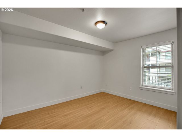 9837 Ne IRVING St 312, Portland, OR 97220