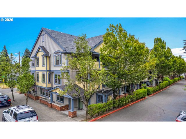 9837 Ne IRVING St 312, Portland, OR 97220